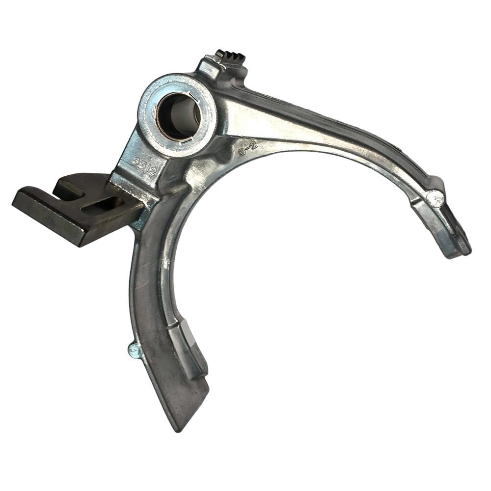 Вилка включения 2 / 3 передачи Isuzu КПП MYY5T NQR71 4HG1 Е-2 / NQR75 4HK1 Е-3  / MYY5М NLR/NMR85 4JJ1 Е-4/5 / MYY6P NPS75 / NPR75 4HK1 Е-4/5 / MYY6S NQR90 4HK1 Е-4/5 | Оригинал