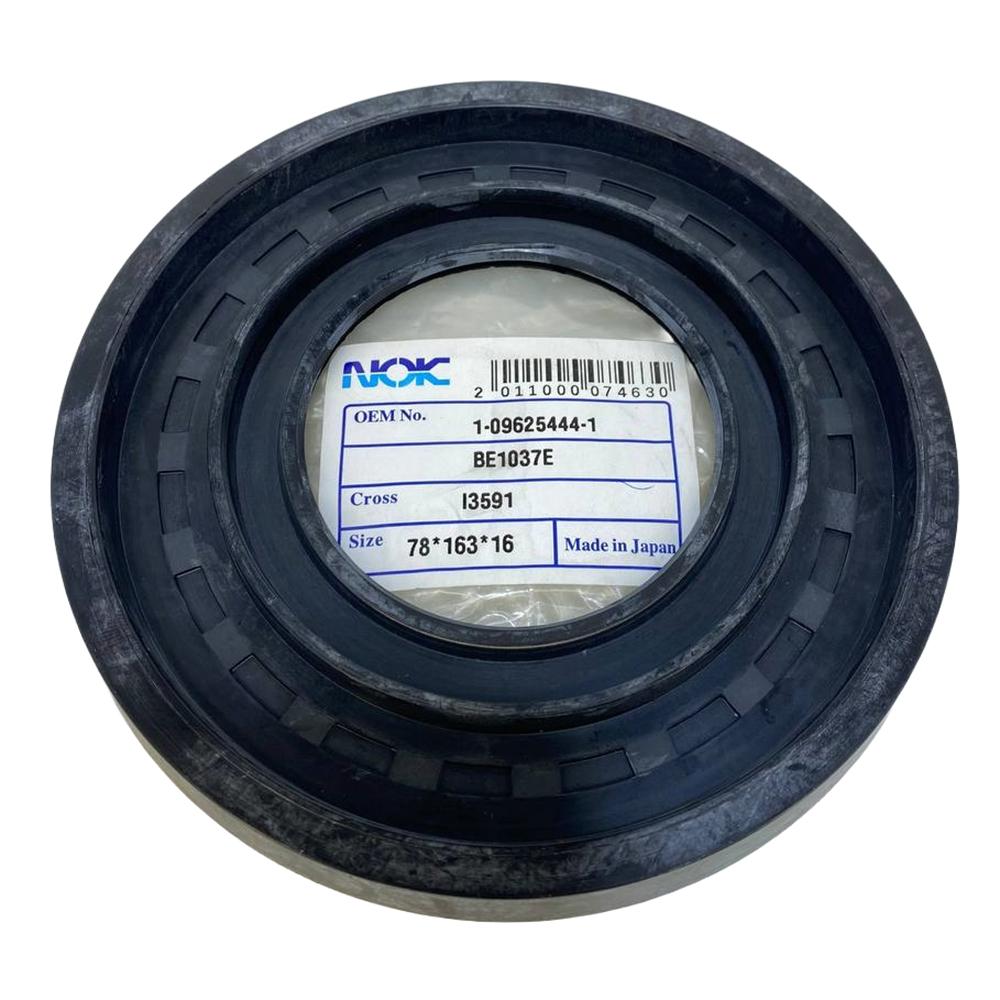 Сальник ступицы заднего колеса наружный Isuzu FVR34 | CYZ51/52 Giga | NOK